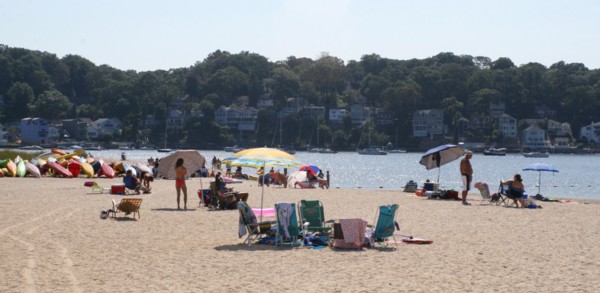 News Details Town Of Huntington Long Island New York Those Who Prefer To Cool Off And Enjoy A Day At The Beach Will Not Have Worry About Secondhand Smoke Following Measure That Was Spearheaded By